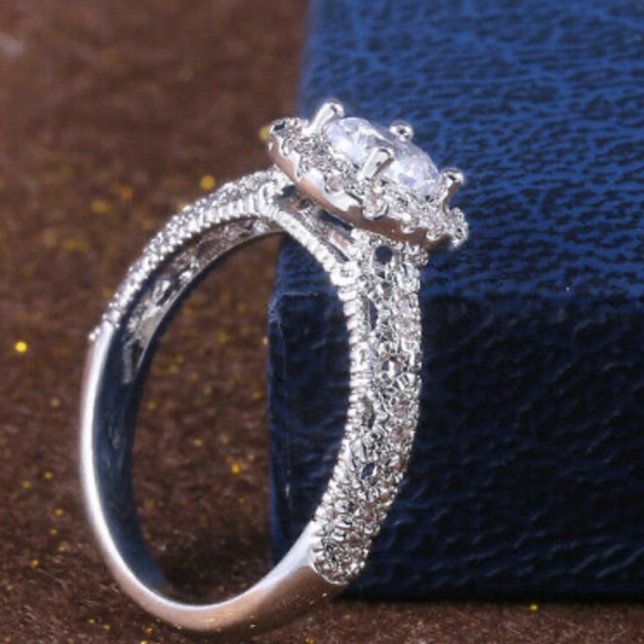 NEW Gorgeous 925 Sterling Silver Ring - Picture 3 of 12